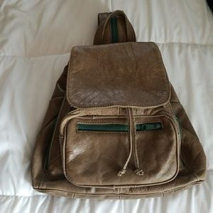 GREAT GENUINE LEATHER BACKPACK! Perfect!